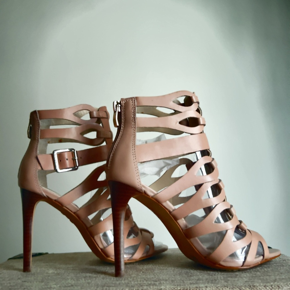 VINCE CAMUTO Heels